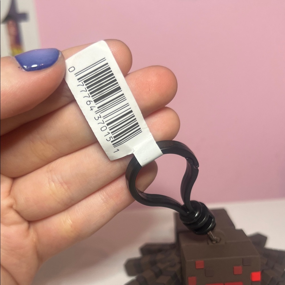 Minecraft Spider Keychain - Picture 7 of 8